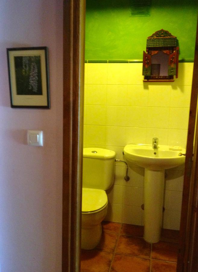 Three-Bedroom House,1077048898:JPEG
